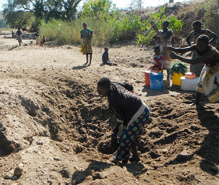 2021 02 04 Ntanga graben Wasserloch 250KB