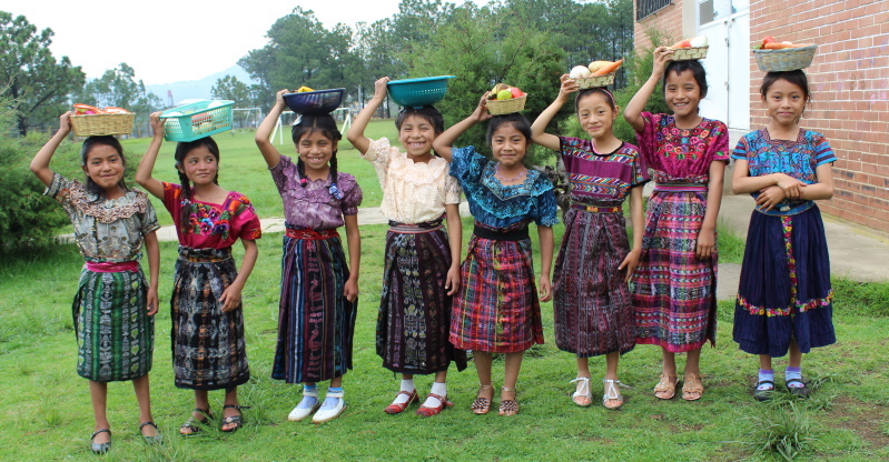 2021 02 17 Mädchen in Landestracht