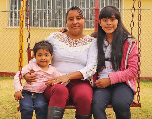 2021 03 03 Rosa Vilma Juracán Ventura Hausmutter im Kinderdorf 600kb freigestellt