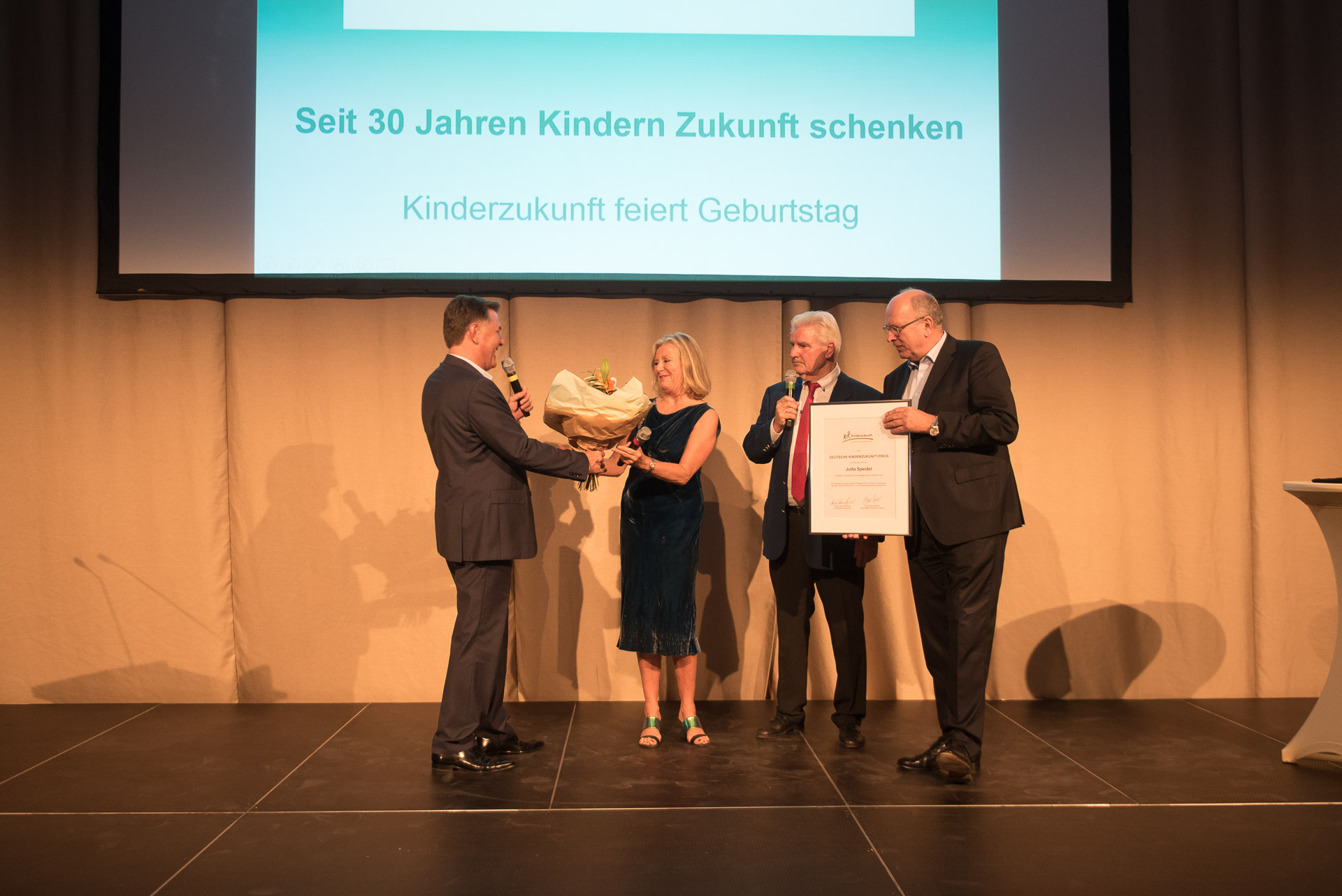 30 Jahre Kinderzukunft Bild 2 Kinderzukunft Preis